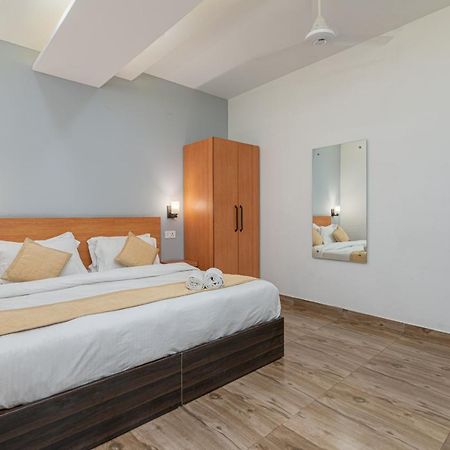 Hotel De Luxe Basai Road Gurgaon Bagian luar foto