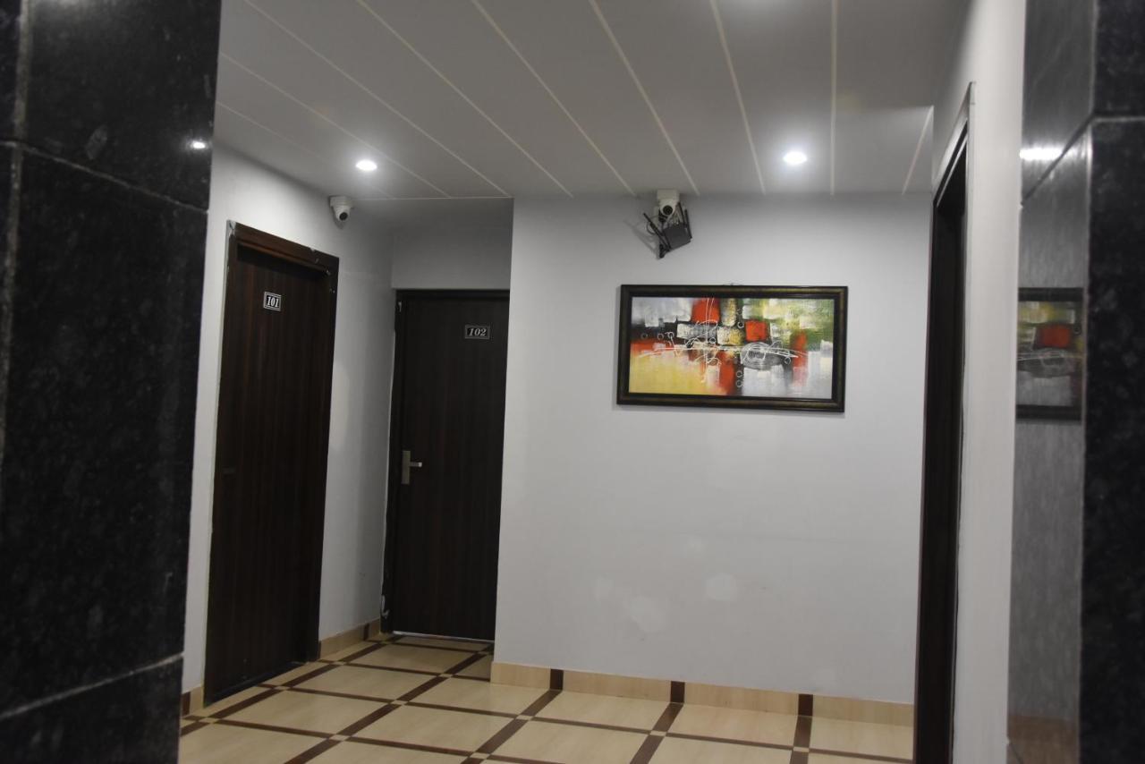 Hotel De Luxe Basai Road Gurgaon Bagian luar foto