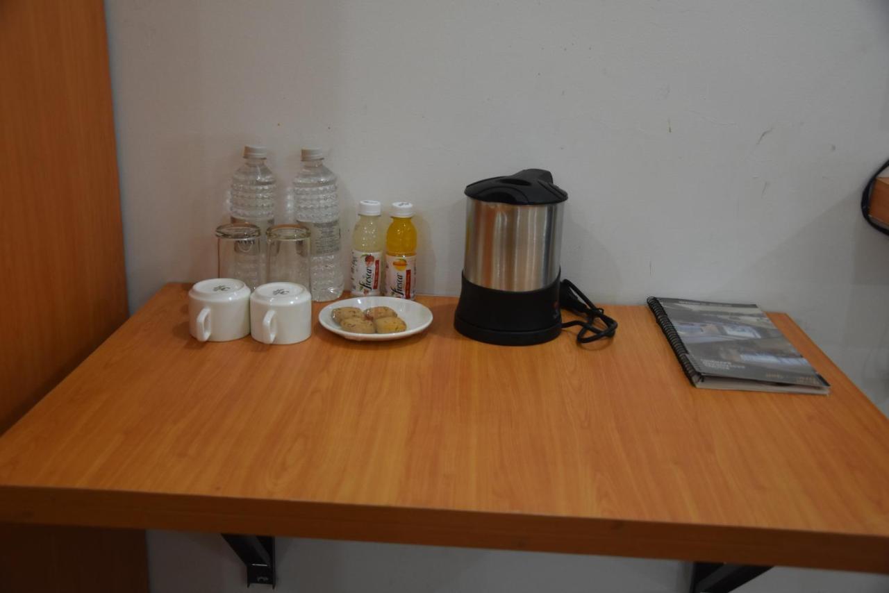 Hotel De Luxe Basai Road Gurgaon Bagian luar foto