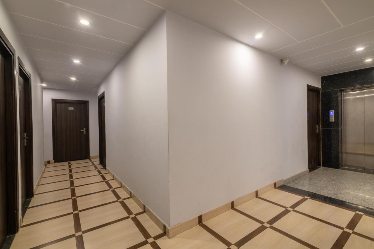 Hotel De Luxe Basai Road Gurgaon Bagian luar foto