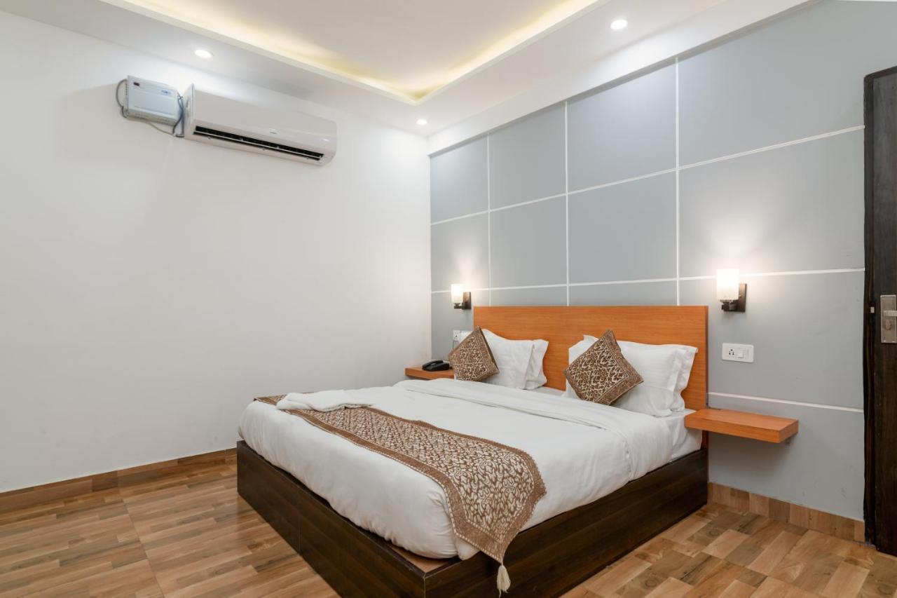 Hotel De Luxe Basai Road Gurgaon Bagian luar foto