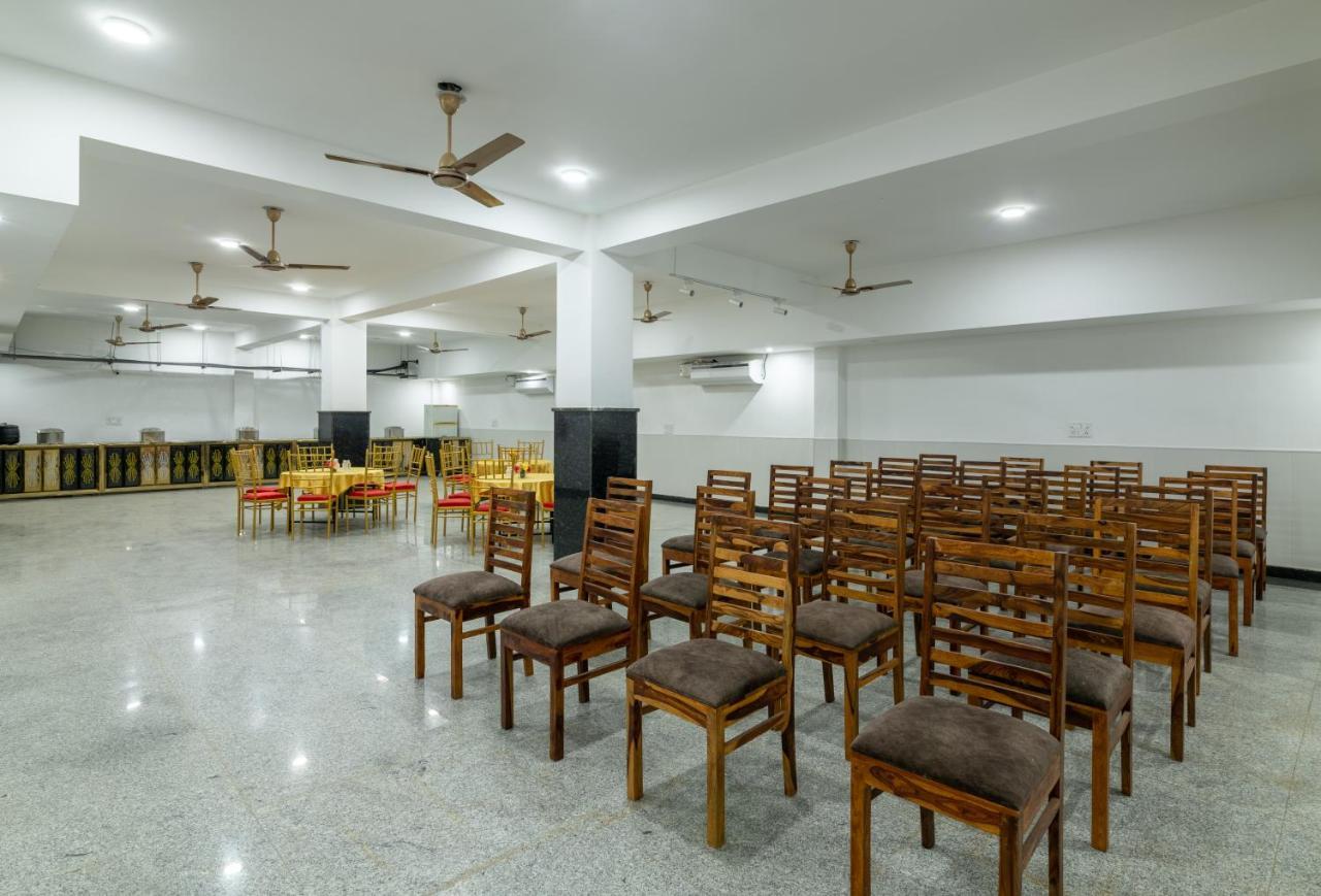 Hotel De Luxe Basai Road Gurgaon Bagian luar foto