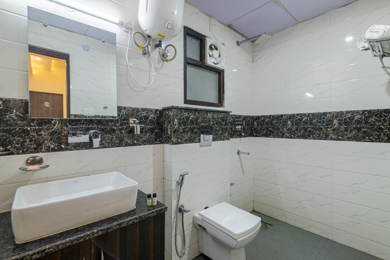 Hotel De Luxe Basai Road Gurgaon Bagian luar foto