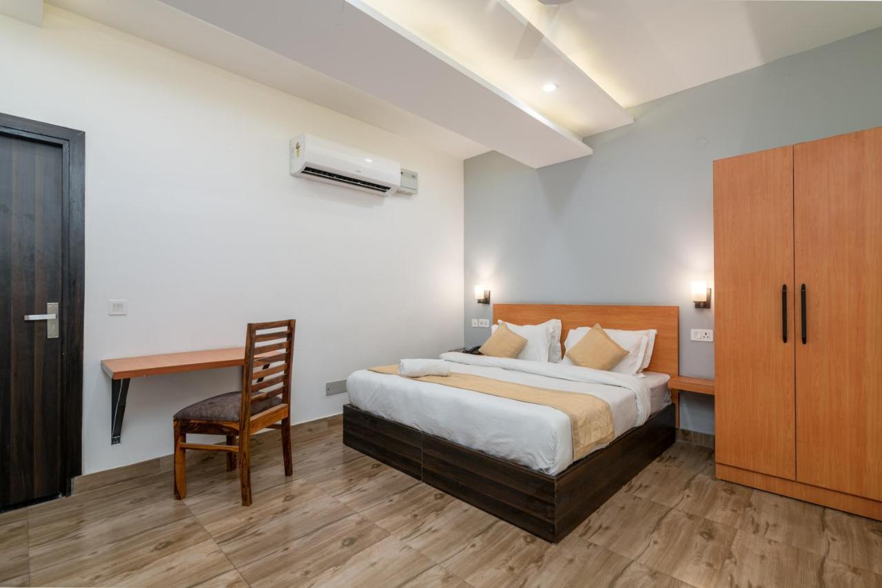 Hotel De Luxe Basai Road Gurgaon Bagian luar foto