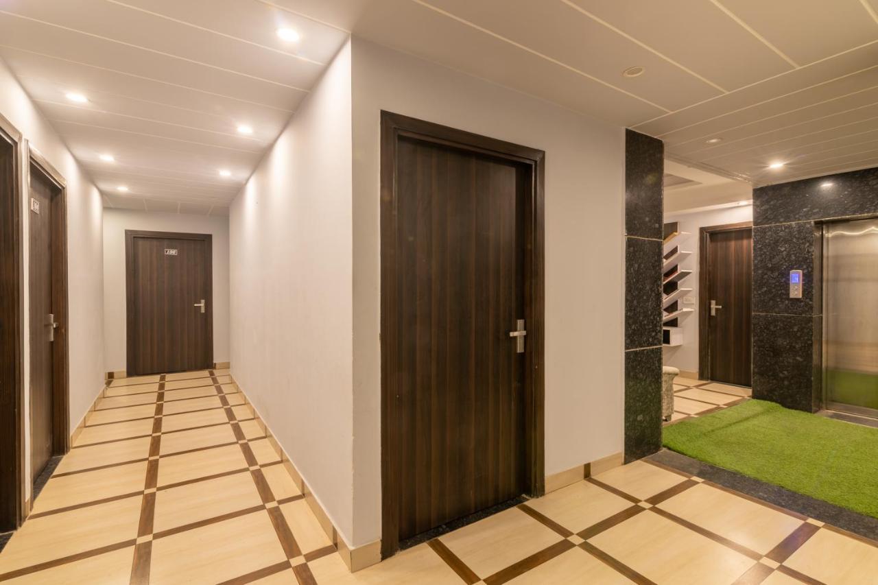 Hotel De Luxe Basai Road Gurgaon Bagian luar foto