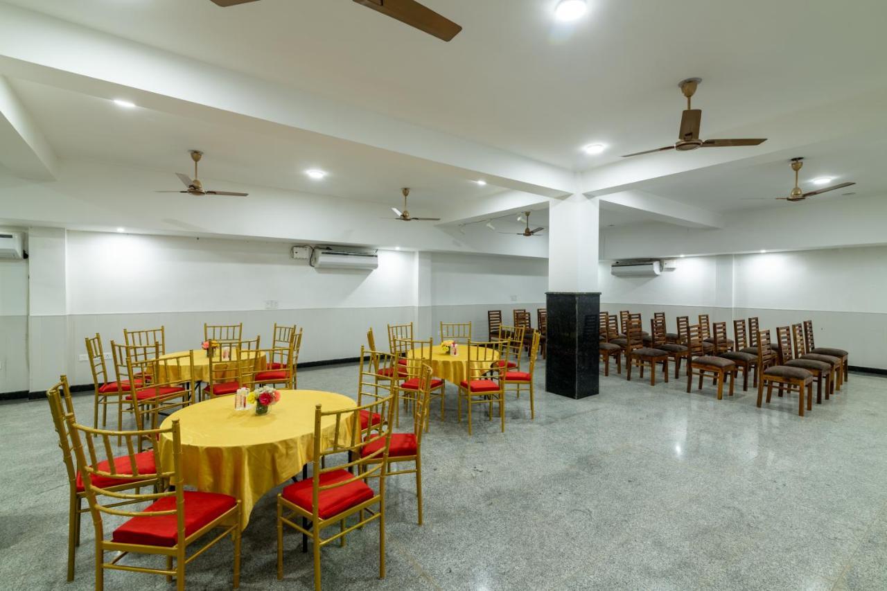 Hotel De Luxe Basai Road Gurgaon Bagian luar foto
